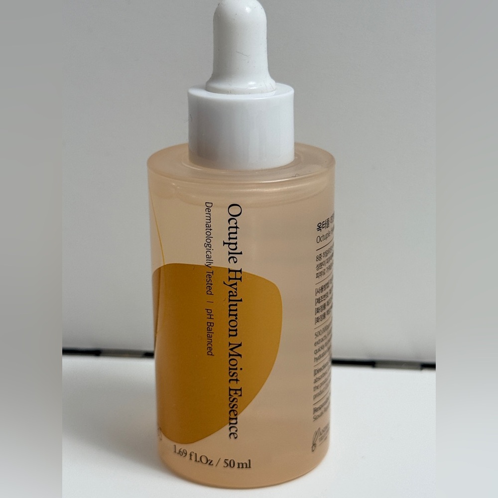 Octuple Hyaluron Moist Essence - Exp 01/2026